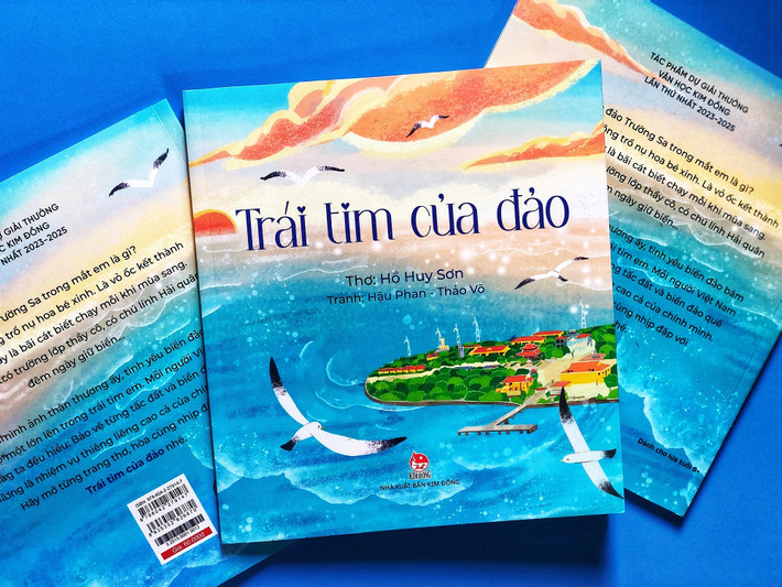 Tập thơ gồm 26 bài thơ trong trẻo, hồn nhiên dành cho các em nhỏ trai-tim-cua-dao-3.jpg