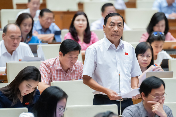 ĐBQH Phạm Văn Hòa phát biểu PVH.jpg