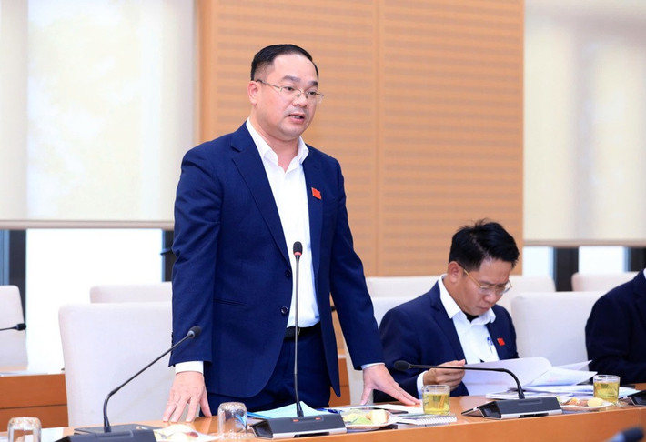 Các đại biểu HĐND thành phố Hà Nội đề xuất nhiều giải pháp nhằm tháo gỡ những “điểm nghẽn” trong phát triển kinh tế - xã hội Thủ đô. Ảnh: P. Long Các đại biểu HĐND thành phố Hà Nội đề xuất nhiều giải pháp nhằm tháo gỡ những “điểm nghẽn” trong phát triển kinh tế - xã hội Thủ đô. Ảnh: P. Long