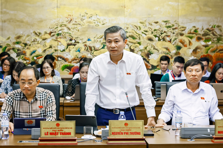 Các ĐBQH thành phố Hà Nội tích cực tham gia thảo luận tại Tổ và hội trường. Ảnh: P.Long Các ĐBQH thành phố Hà Nội tích cực tham gia thảo luận tại Tổ và hội trường. Ảnh: P.Long