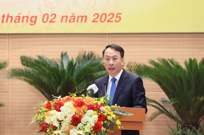 Giám đốc Sở Nội vụ Trần Đình Cảnh trình bày Tờ trình về việc thành lập, tổ chức lại các cơ quan chuyên môn, tổ chức hành chính thuộc UBND thành phố Hà Nội kh4.jpg