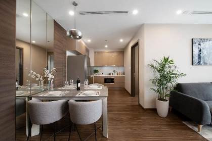 Không gian sống sang trọng, tinh tế A room with a large tub next to a sinkDescription automatically generated