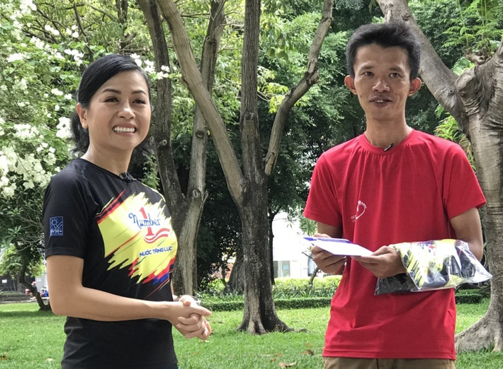 Chị Trần Uyên Phương gửi đến Tâm một món quà đặc biệt Chị Trần Uyên Phương gửi đến Tâm một món quà đặc biệt