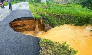 Cấm phương tiện để khắc phục sạt lở đường nối Lâm Đồng với Bình Phước