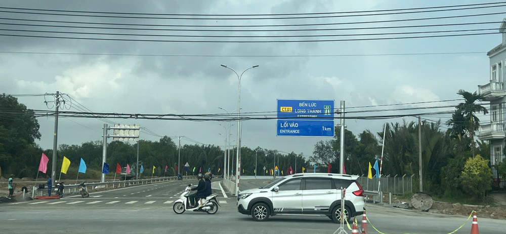 Dự án đường cao tốc Bến Lức- Long Thành đoạn nút giao QL1 (Km3)- Nút giao Nguyễn Văn Tạo (Km 21+850) về đích đúng thời hạn ben-luc-long-thanh-3.jpg