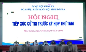 Đoàn đại biểu Quốc hội tỉnh Sơn La tiếp xúc cử tri tại huyện Mộc Châu