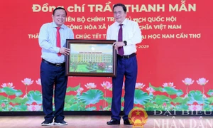 Chủ tịch Quốc hội Trần Thanh Mẫn thăm, làm việc tại Trường Đại học Nam Cần Thơ