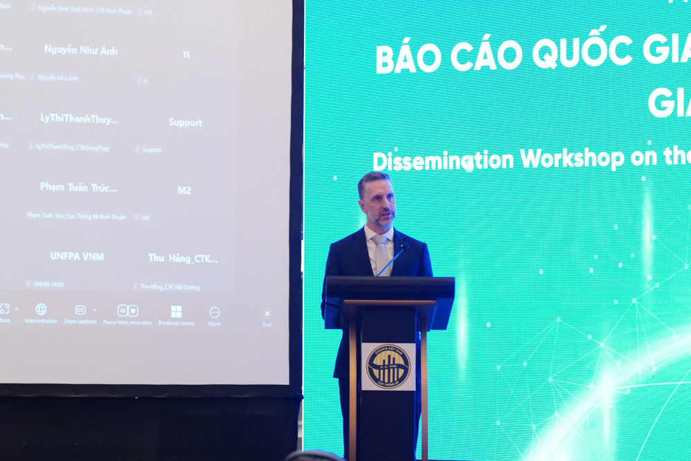 Trưởng Đại diện Quỹ Dân số Liên hợp quốc (UNFPA) tại Việt Nam Matt Jackson chia sẻ tại hội nghị. Ảnh: Trâm Anh z6539654040905-65240f4d4eae2b56de9571953d5a2d08.jpg