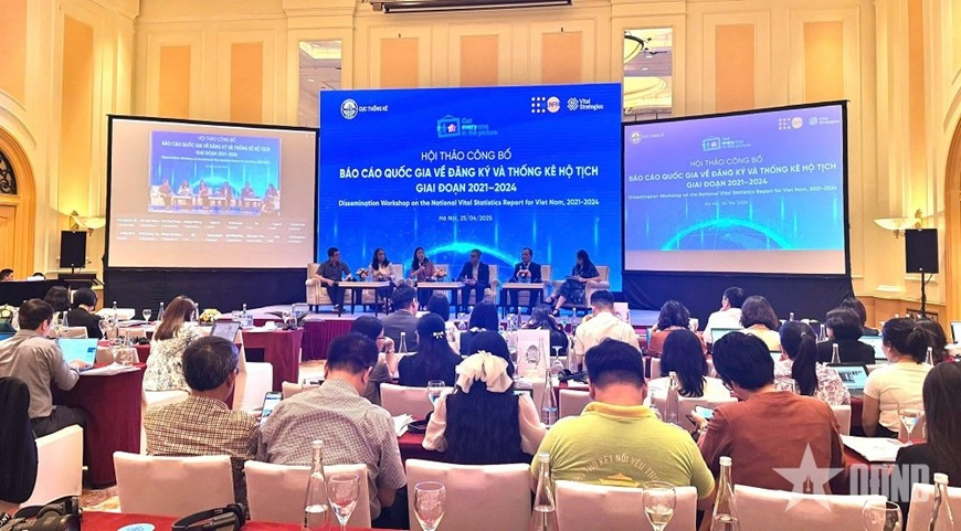 Các đại biểu thảo luận về Báo cáo Quốc gia đầu tiên về đăng ký và thống kê hộ tịch giai đoạn 2021-2024. Ảnh: Trâm Anh 1-1-1.jpg
