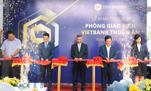 Vietbank và “cú đúp” trong ngày khai trương Điểm Giao dịch thứ 119 - Phòng Giao dịch Vietbank Thuận An 