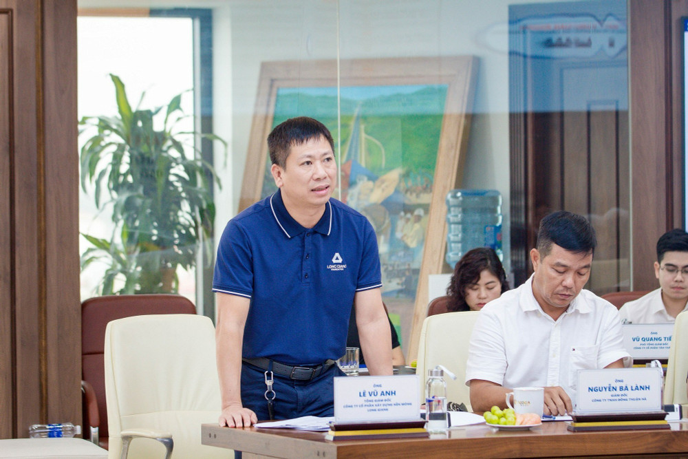 Tổng Giám đốc công ty cổ phần Xây dựng nền móng Long Giang Lê Vũ Anh phát biểu tại hội nghị ong-le-vu-anh-tong-giam-doc-ctcp-xay-dung-nen-mong-long-giang-bay-to-an-tuong-voi-cach-lam-quyet-liet-cua-deo-ca.jpg