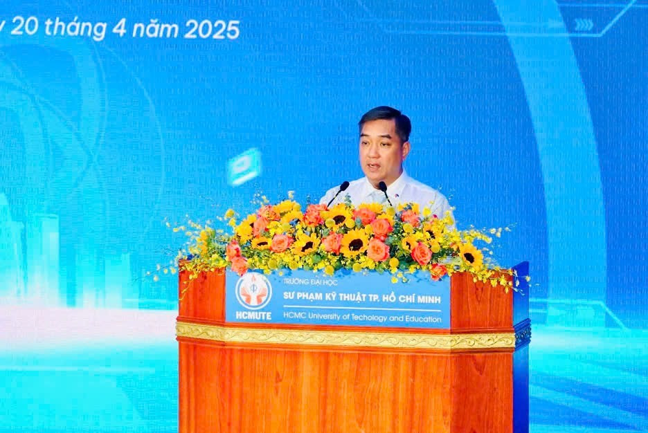 Ông Hồ Minh Hoàng phát biểu tại chương trình Ngày hội Khởi nghiệp Quốc gia của học sinh, sinh viên lần thứ VII img-20250420-130755.jpg