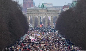 Biểu tình rầm rộ ở Berlin phản đối Dự luật Hạn chế nhập cư