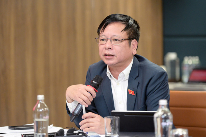 Phó Chủ nhiệm Ủy ban Pháp luật và Tư pháp Nguyễn Trường Giang phát biểu Phó Chủ nhiệm Ủy ban Pháp luật và Tư pháp Nguyễn Trường Giang phát biểu