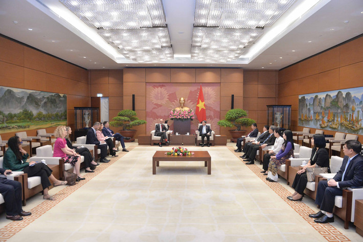 Toàn cảnh cuộc tiếp toan-canh.jpg