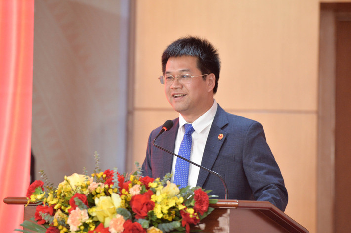 Phó Trưởng ban Công tác Hội đồng nhân dân và Phóng viên thường trú Trần Chí Tuấn phát biểu. Ảnh: Hồ Long htl-7761.jpg