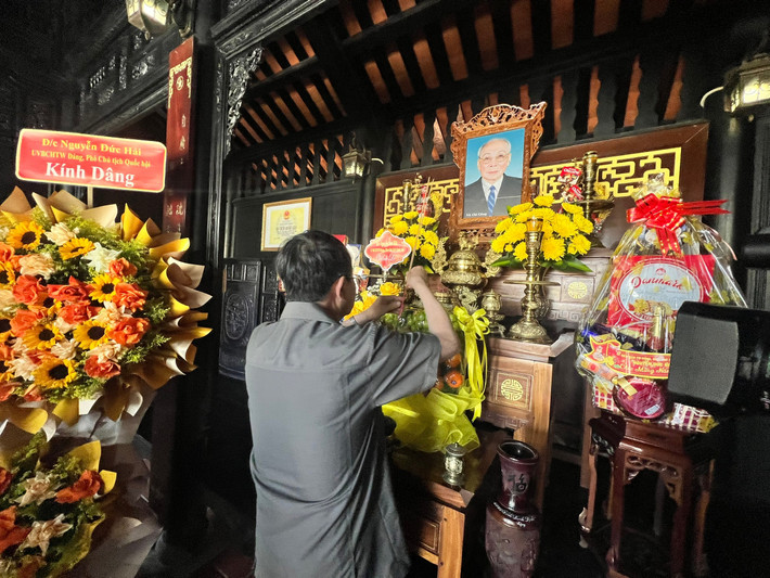 Phó Chủ tịch Quốc hội Nguyễn Đức Hải dâng hương tưởng niệm cố Chủ tịch Hội đồng Nhà nước Võ Chí Công at-ti-8.jpg