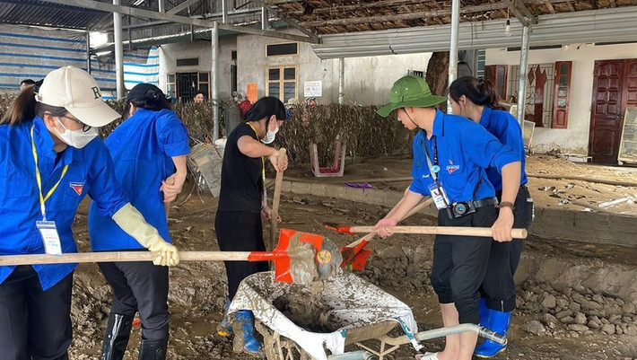 Tuổi trẻ đoàn Thanh niên Trường Đại học Điện lực tích cực hỗ trợ bà con huyện Trấn Yên, tỉnh Yên Bái khắc phục hậu quả sau bão 4.jpg