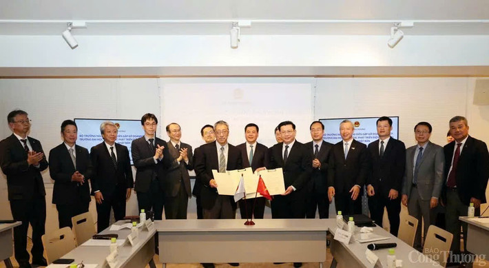 Lễ trao Biên bản Ghi nhớ giữa Trường Đại học Điện lực Việt Nam và Đại học Công nghệ Nagaoka 3.jpg
