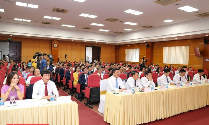 Bộ trưởng Bộ Công Thương Nguyễn Hồng Diên và các đại biểu dự lễ trao giải 3.jpg
