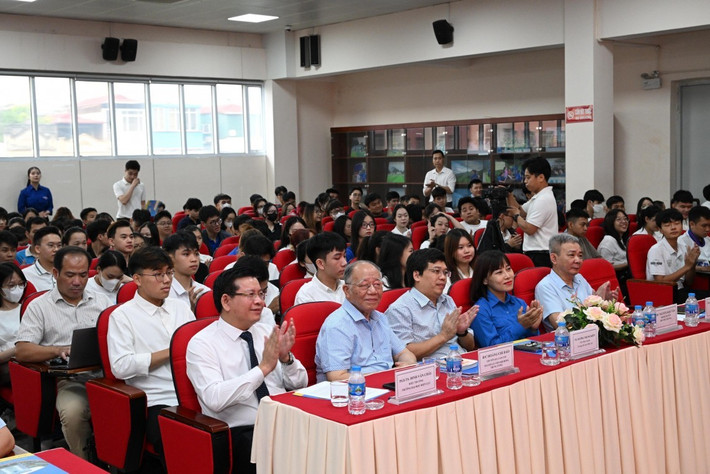 Các đại biểu dự Hội nghị 3.jpg