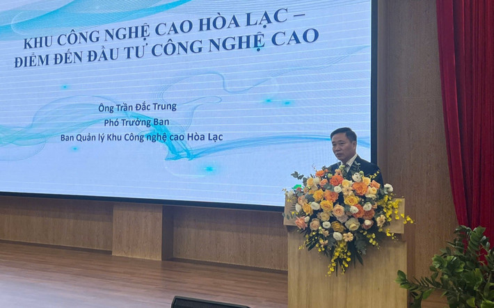 Phó Trưởng ban Quản lý Khu CNC Hòa Lạc Trần Đắc Trung báo cáo tại Diễn đàn IMG_4906.jpeg