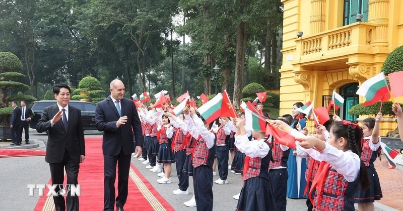 Chủ tịch nước Lương Cường chủ trì lễ đón chính thức Tổng thống Bulgaria