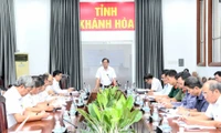 Phó Bí thư Tỉnh ủy, Chủ tịch UBND tỉnh Khánh Hòa Nguyễn Tấn Tuân phát biểu tại cuộc họp. Ảnh:N.V