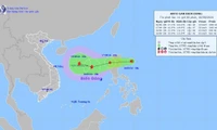 Áp thấp nhiệt đới sắp mạnh lên thành bão, đang hướng vào Biển Đông