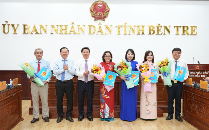 Trao quyết định cho Ban Giám đốc Sở Nội vụ so-noi-vu.jpg