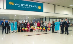 Vietnam Airlines phối hợp Tổng liên đoàn Lao động Việt Nam đưa người có hoàn cảnh khó khăn về quê đón Tết 