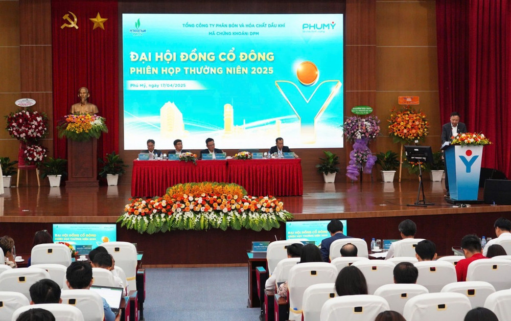 Toàn cảnh đại hội. Ảnh: PVFCCo toan-canh-phien-hop-220250417221659.jpg