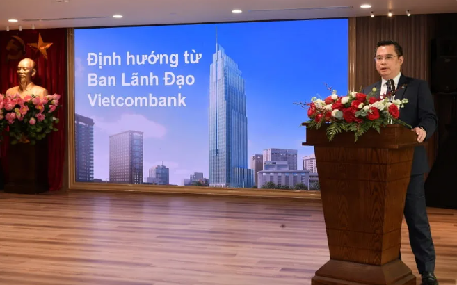 Chủ tịch HĐQT Vietcombank Nguyễn Thanh Tùng phát biểu chỉ đạo tại buổi lễ. Ảnh: VCB vietcombank-7204.png