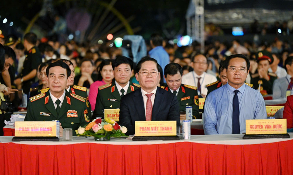 Đại tướng Phan Văn Giang - Bộ trưởng Bộ Quốc phòng dự lễ daituong.jpg