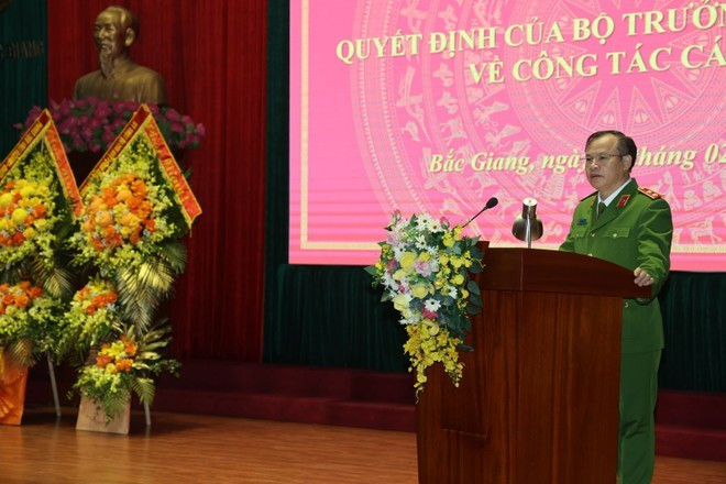 Trung tướng Nguyễn Văn Long - Thứ trưởng Bộ Công an phát biểu, giao nhiệm vụ cho tân Giám đốc Công an tỉnh Bắc Giang Trung tướng Nguyễn Văn Long - Thứ trưởng Bộ Công an phát biểu, giao nhiệm vụ cho tân Giám đốc Công an tỉnh Bắc Giang