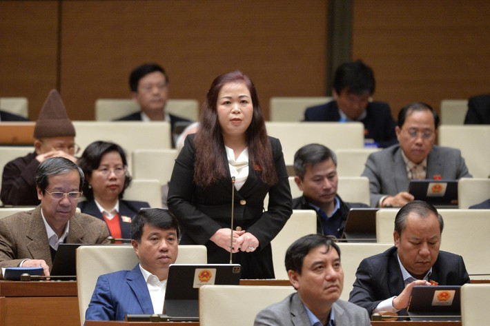 ĐBQH Vũ Thị Lưu Mai (Hà Nội) góp ý dự thảo Luật Ban hành văn bản quy phạm pháp luật (sửa đổi). Ảnh: Hồ Long dbqh-vu-thi-luu-mai-ha-noi.jpg