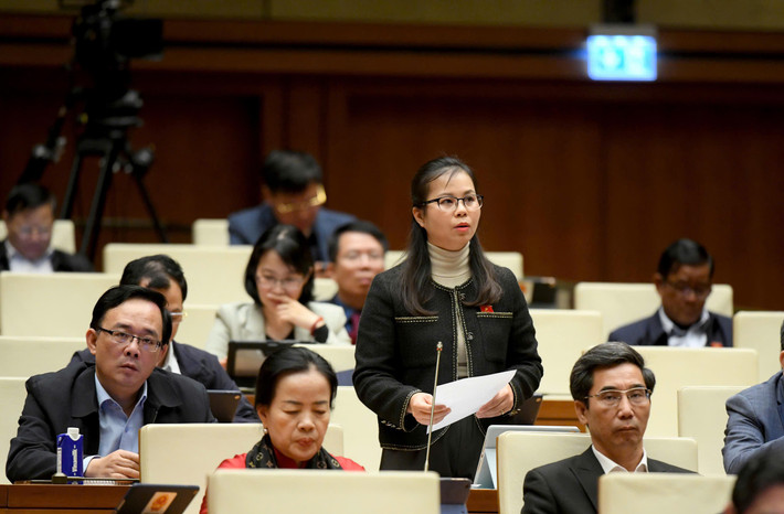 ĐBQH Chu Thị Hồng Thái (Lạng Sơn) góp ý dự thảo Luật Ban hành văn bản quy phạm pháp luật (sửa đổi). Ảnh: L.Hiển b863783f7056ce089747.jpg