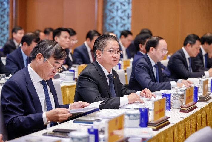 Lãnh đạo các địa phương dự Hội nghị tại điểm cầu trụ sở Chính phủ. Ảnh: Nhật Bắc Lãnh đạo các địa phương dự Hội nghị tại điểm cầu trụ sở Chính phủ. Ảnh: Nhật Bắc