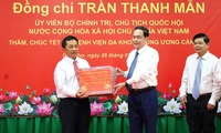 Chủ tịch Quốc hội chúc Tết tại Bệnh viện Đa khoa Trung ương Cần Thơ