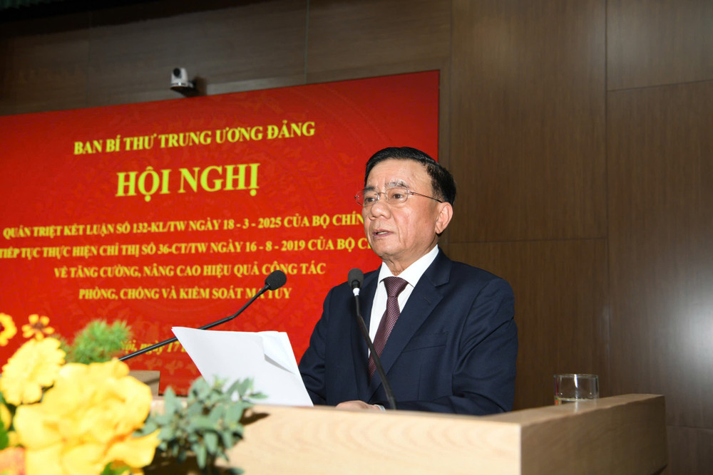 Thường trực Ban Bí thư Trần Cẩm Tú phát biểu tại hội nghị ong-tran-cam-tu.jpg