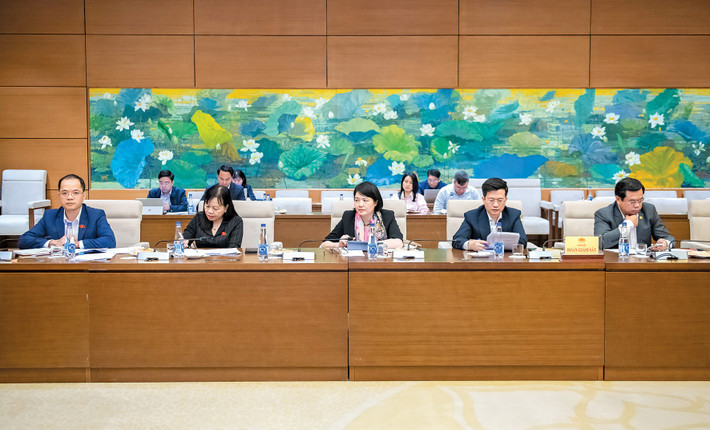 Các đại biểu tham dự phiên họp Các đại biểu tham dự phiên họp