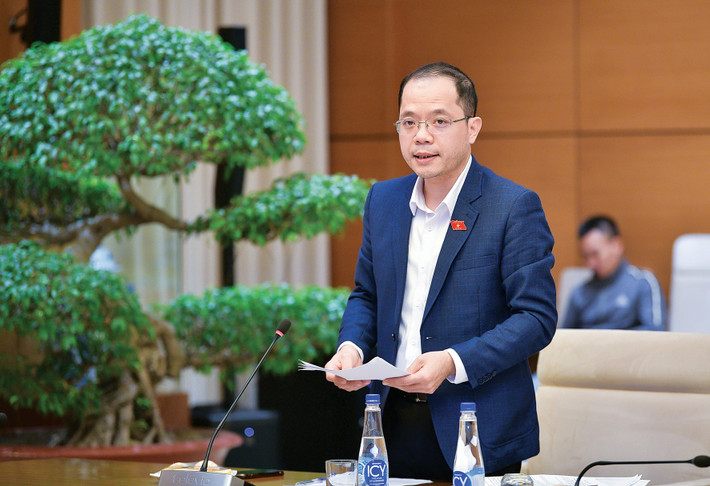 Phó Chủ nhiệm Ủy ban Văn hóa và Xã hội Đinh Công Sỹ báo cáo tiến độ triển khai chuyên đề giám sát Phó Chủ nhiệm Ủy ban Văn hóa và Xã hội Đinh Công Sỹ báo cáo tiến độ triển khai chuyên đề giám sát