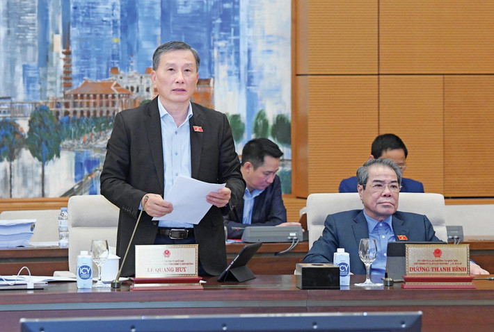 Chủ nhiệm Ủy ban Khoa học, Công nghệ và Môi trường Lê Quang Huy phát biểu Chủ nhiệm Ủy ban Khoa học, Công nghệ và Môi trường Lê Quang Huy phát biểu