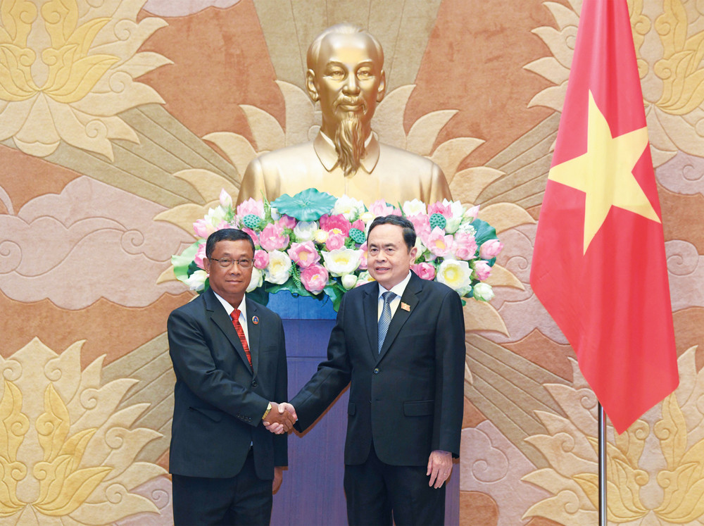 Chủ tịch Quốc hội Trần Thanh Mẫn tiếp Phó Chủ tịch Quốc hội Lào Suvon Luongbunmi. Ảnh: Lâm Hiển ctqh-tran-thanh-man1.jpg