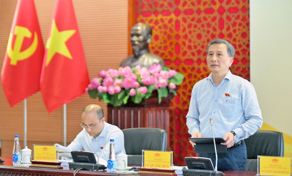 Chủ nhiệm Ủy ban Khoa học, Công nghệ và Môi trường Lê Quang Huy phát biểu tại phiên họp dh2.jpg
