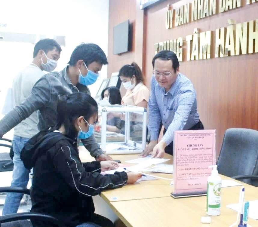 Đích đến của cải cách bộ máy là phục vụ Nhân dân tốt hơn, thuận lợi nhiều hơn. Ảnh: V. Mai 2.jpg