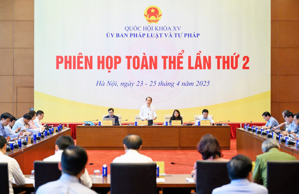 Phiên họp toàn thể lần thứ 2 của Ủy ban Pháp luật và Tư pháp ph1.jpg