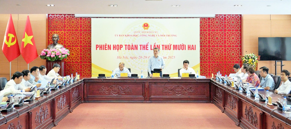 Quang cảnh phiên họp db2.jpg