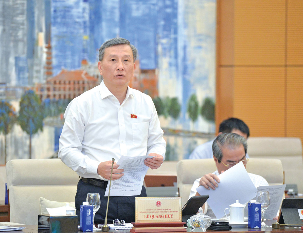 Chủ nhiệm Ủy ban Khoa học, Công nghệ và Môi trường Lê Quang Huy phát biểu. Ảnh: Hồ Long cnub-khcn1.jpg