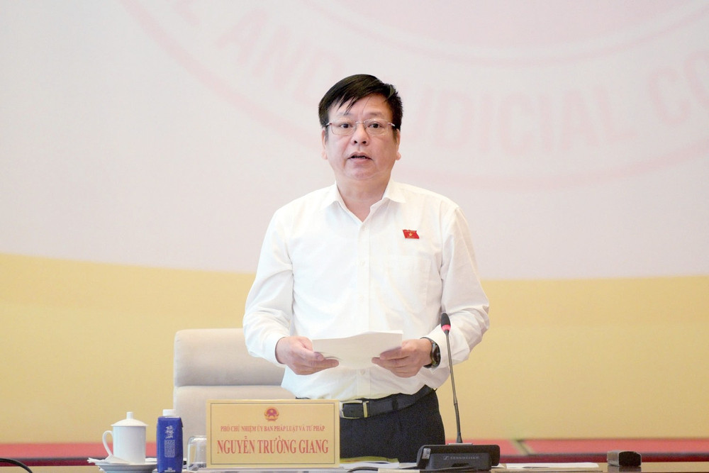 Phó Chủ nhiệm Ủy ban Pháp luật và Tư pháp Nguyễn Trường Giang phát biểu ubpl2.jpg